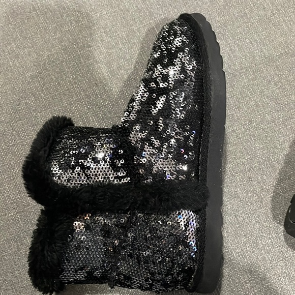 Sonoma Black and Silver Sequins Faux Fur Boots - Picture 14 of 15